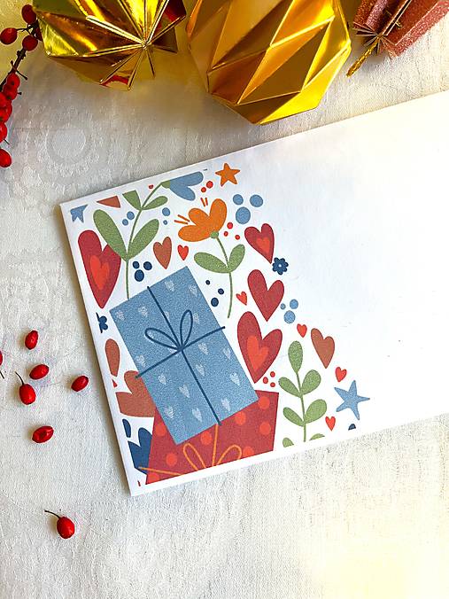 darčeková obálka s balíčkom