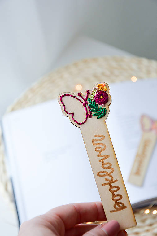 Papiernictvo - Vyšívaná záložka - Motýľ (Variant 1) - 18011214_