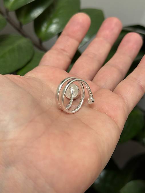 Strieborný 925/1000 veľkostne nastaviteľný prsten s labradoritom