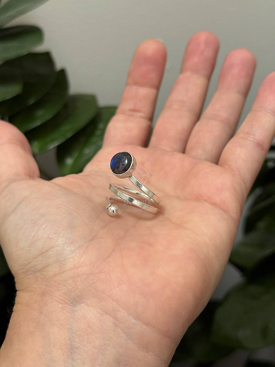 Strieborný 925/1000 veľkostne nastaviteľný prsten s labradoritom