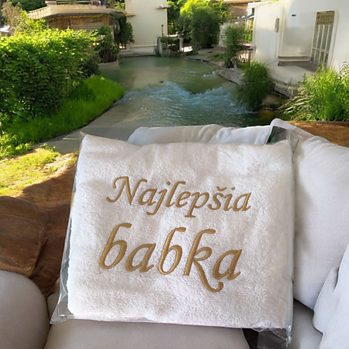 Úžitkový textil - Vyšívana osuška pre najlepšiu babku - 18013775_