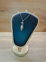 Náhrdelníky - Prívesok so šedým mesačným kameňom - 18013935_