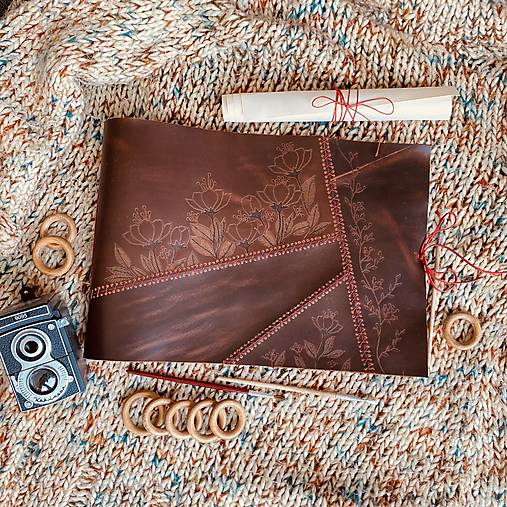 Papiernictvo - Veľký kožený fotoalbum s kvetmi - 18014088_