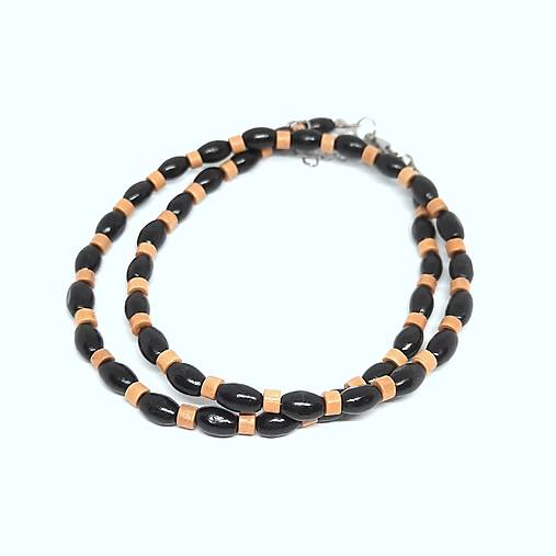Pánsky náhrdelník z drevených korálok (čierna+krémová)