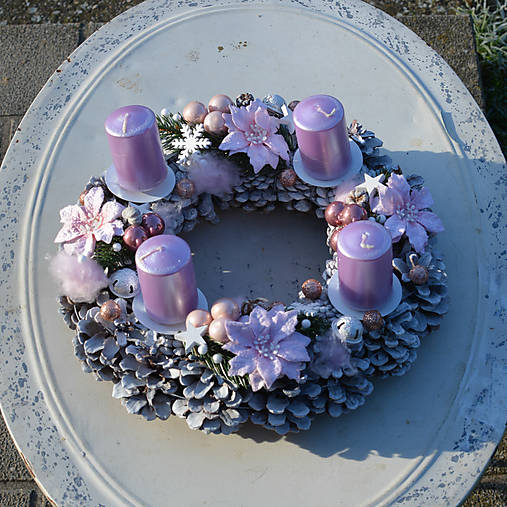 Dekorácie - Šiškový adventný veniec - 18014256_