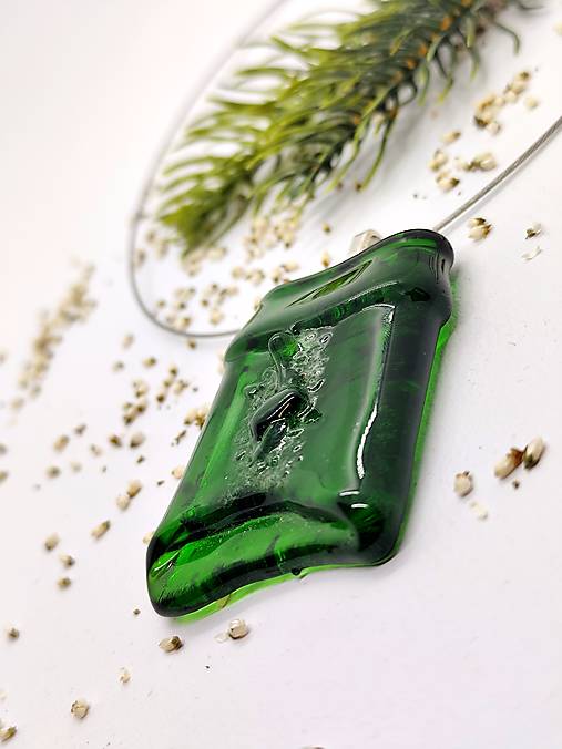 Náhrdelník z vínových fliaš "KARIN"