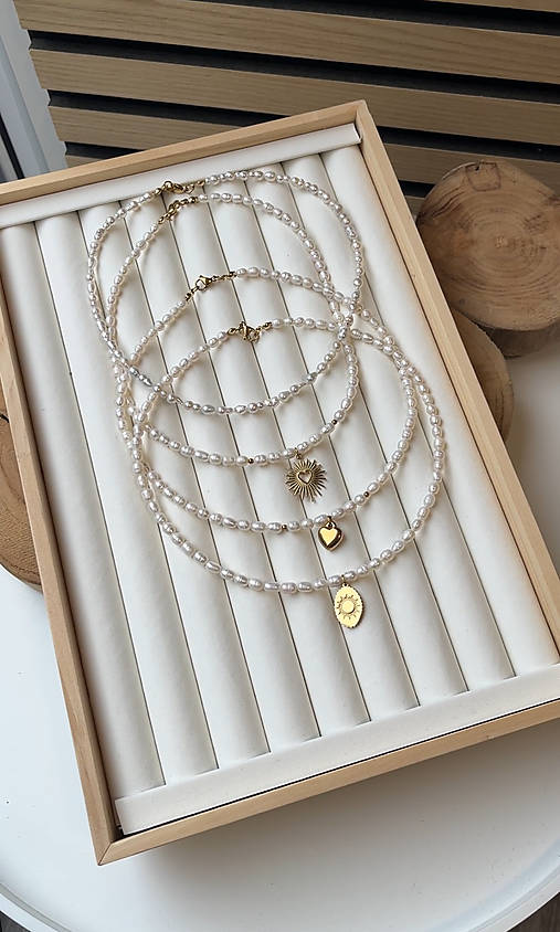 Perlový náhrdelník s príveskom