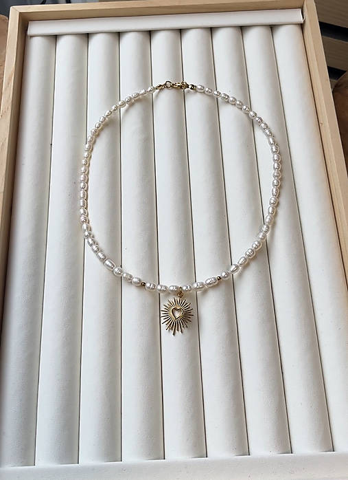 Perlový náhrdelník s príveskom