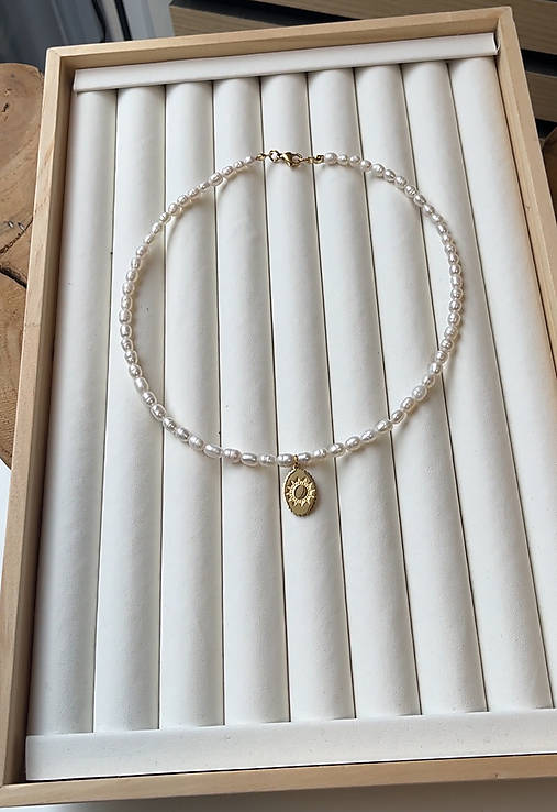 Perlový náhrdelník s príveskom