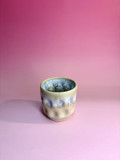 Keramický hrnček na kávu Frosty Rose