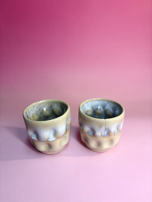 Keramický hrnček na kávu Frosty Rose