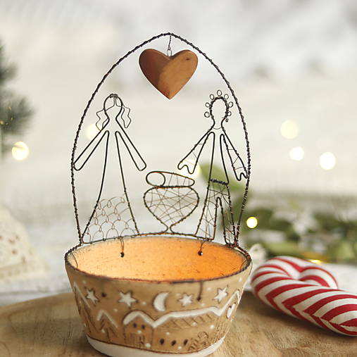 Svietidlá - keramický svietnik- Betlehem s dreveným srdiečkom - 18017374_