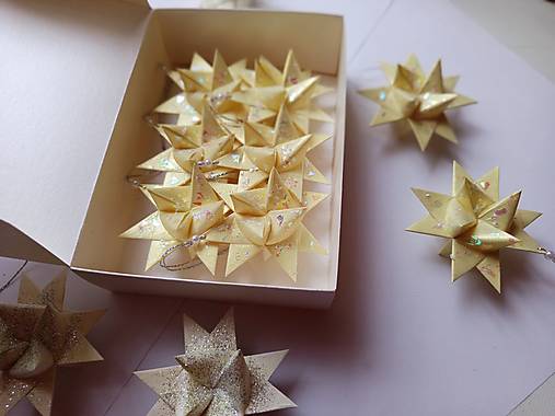 Dekorácie - 3D skladané hviezdy zlaté - 18018038_