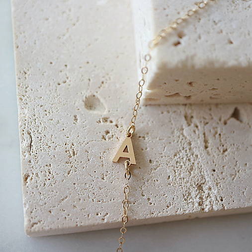 Náhrdelníky - Náhrdelník s ležatým písmenkom (gold filled) - 18017295_