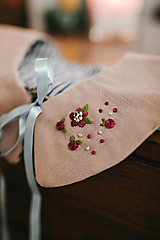 Náhrdelníky - Vyšívaný obojstranný ľanový golierik - 18018025_