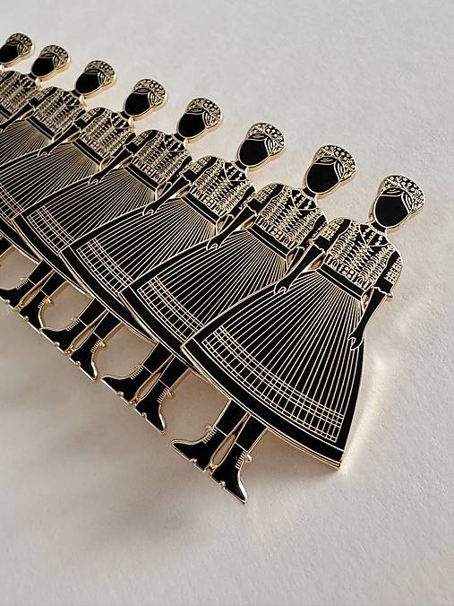 Kovová brošňa Žena z Habury