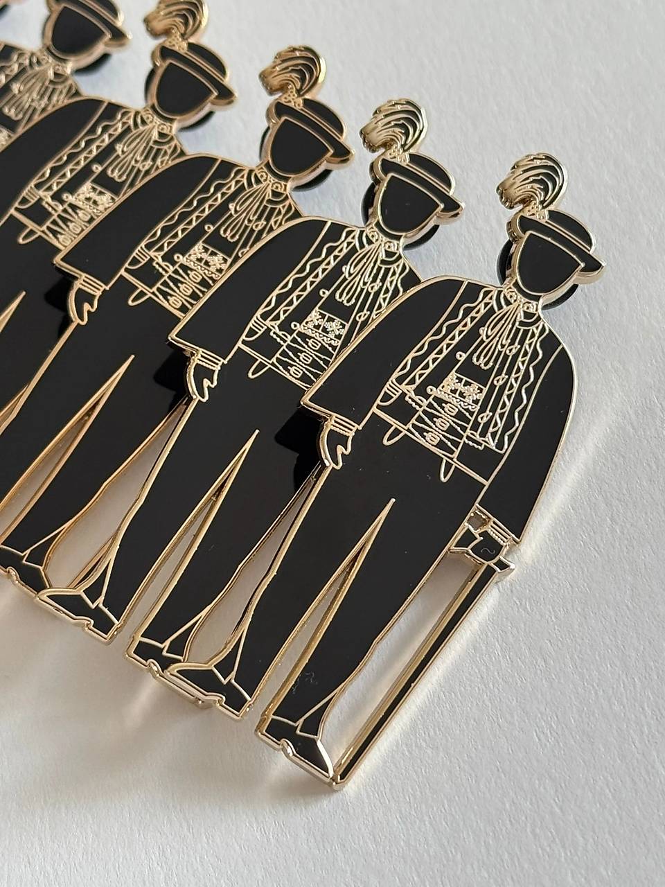 Kovová brošňa Muž/Žena z Važca