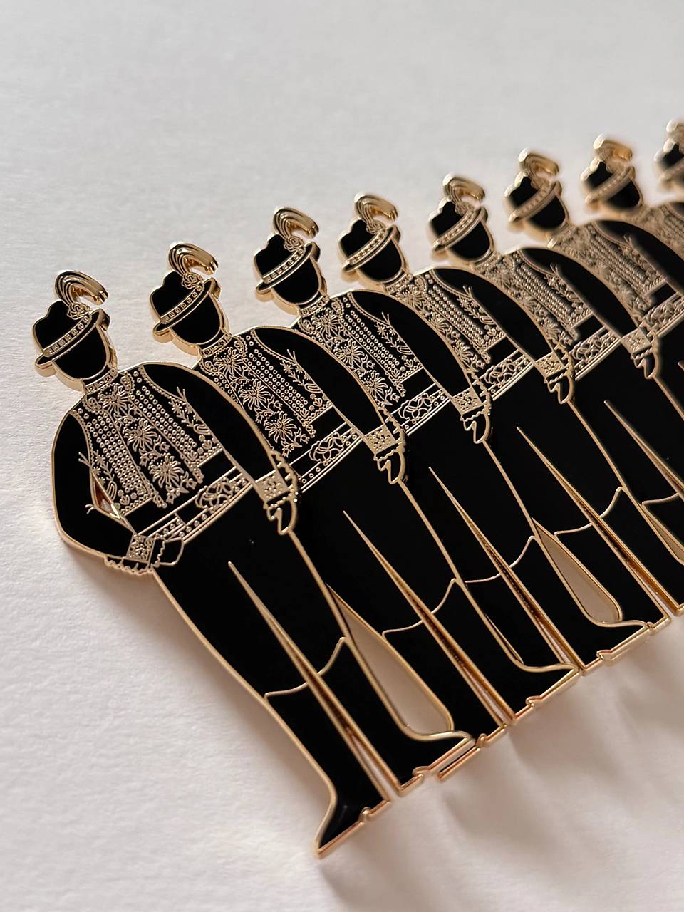 Kovová brošňa Muž/Žena z Parchovian