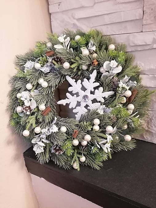 Dekorácie - Zimny veniec s vločkou 32cm - 18017243_
