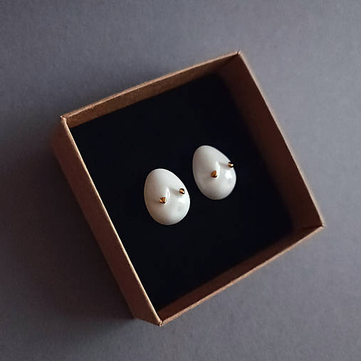 Porcelánové naušnice Wenusha so zlatými bradavkami