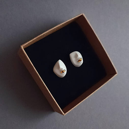 Porcelánové naušnice OnaOna so zlatými perami