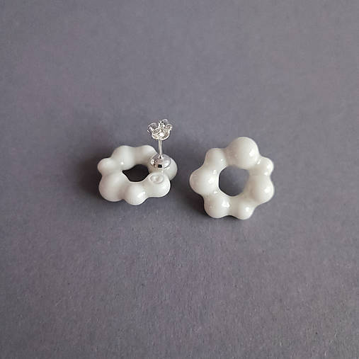 Porcelánové naušnice Maia – biele