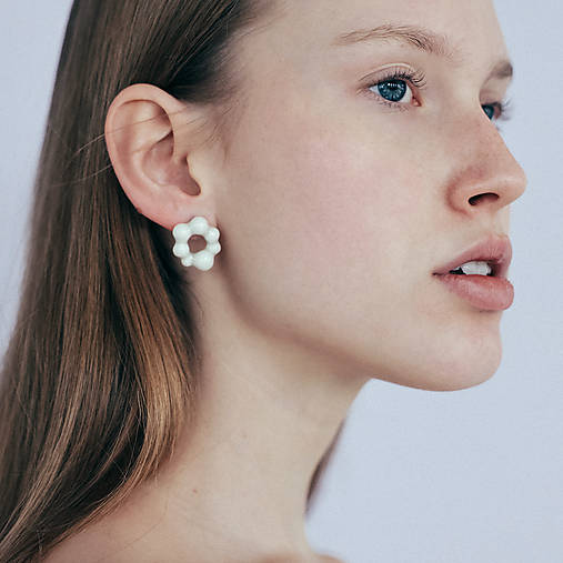 Porcelánové naušnice Maia – biele