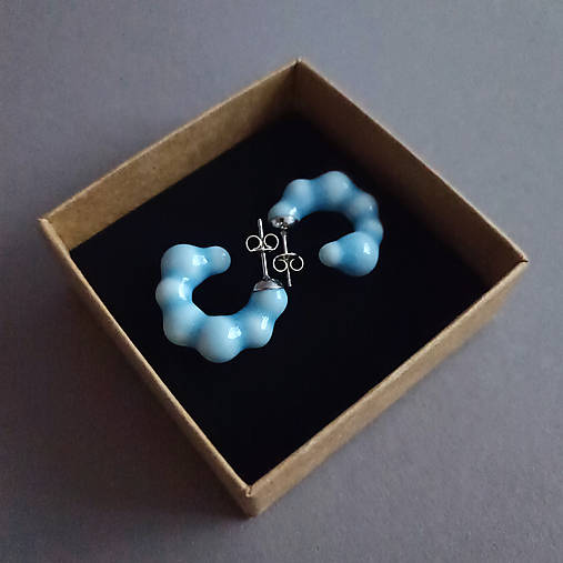 Porcelánové naušnice Electra – modro-biele