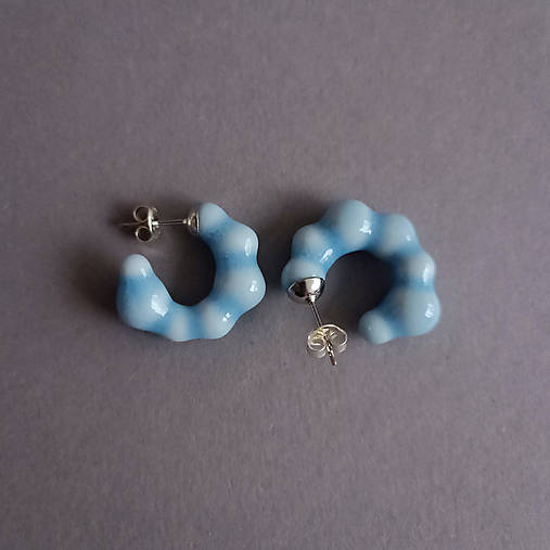 Porcelánové naušnice Electra – modro-biele