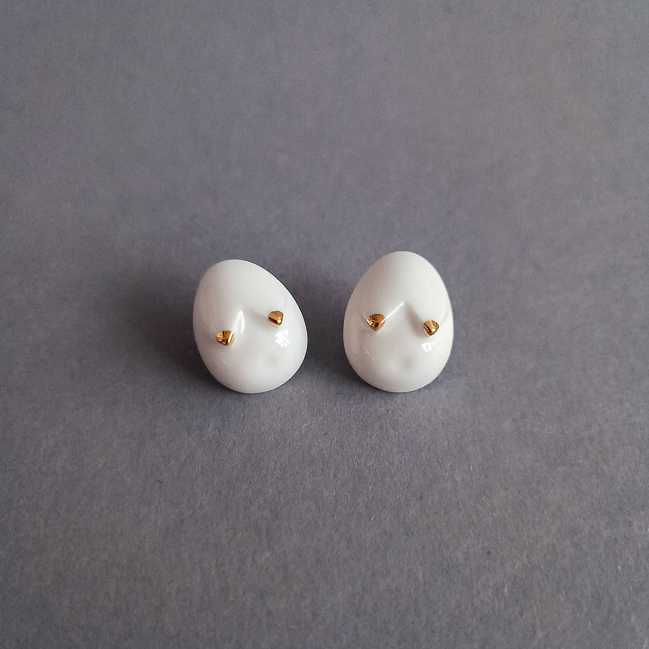 Porcelánové naušnice Wenusha so zlatými bradavkami
