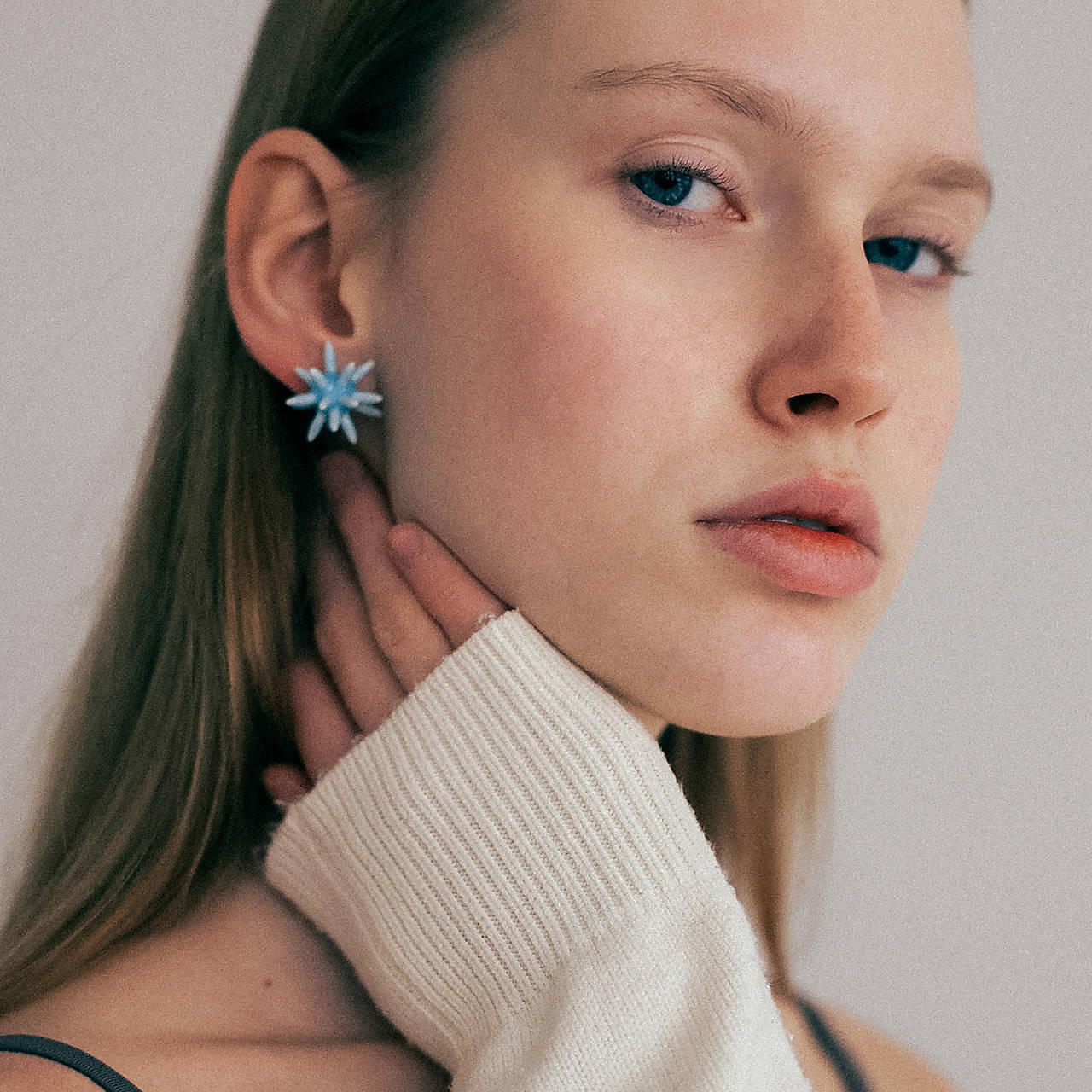 Porcelánové naušnice Vega – modro-biele