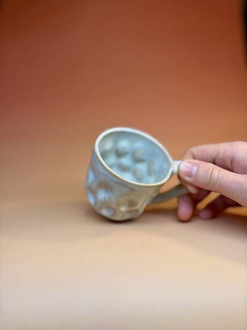 Keramický hrnček na kávu Yeti s uškom