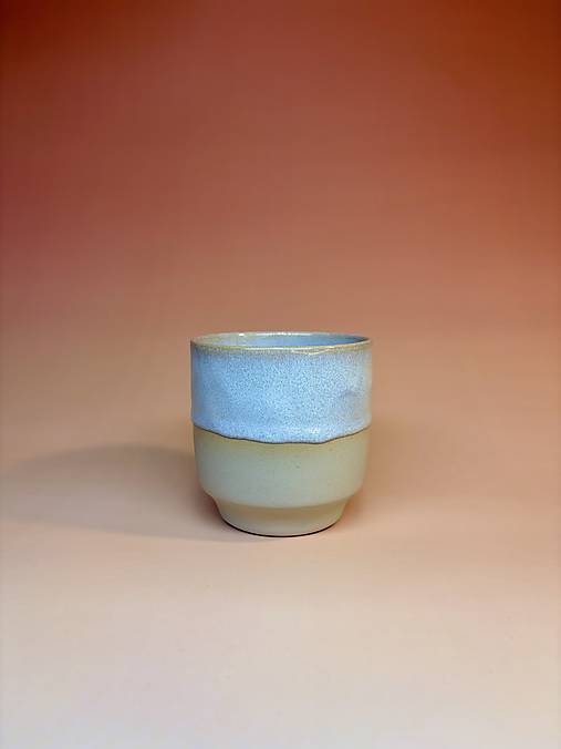 Keramický hrnček na kávu Yeti polomáčaný