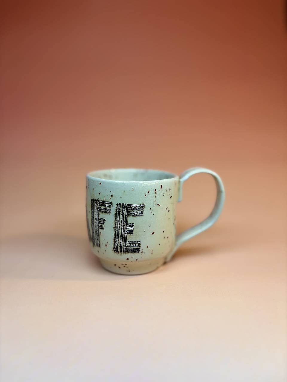 Keramický hrnček na kávu KAFE s uškom