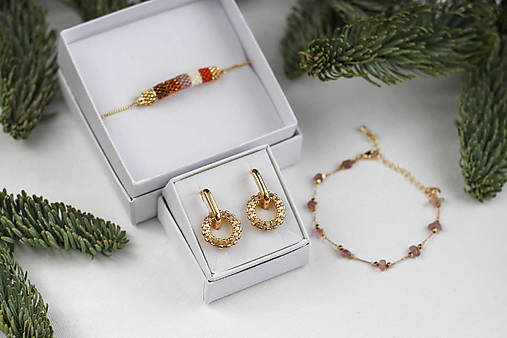 Sára (Darčeková sada náušníc a dvoch náramkov v zladených tónoch)