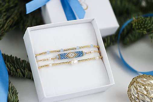 Mira (Trojitý náramok modro-zlatý s riečnymi perlami)