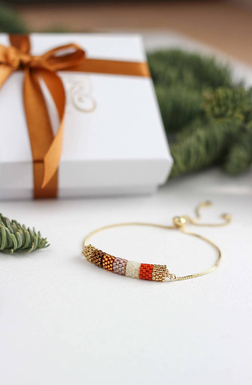 Sára (Pozlátený náramok s korálkovými valčekmi z japonských korálok)