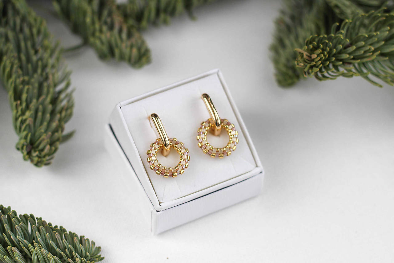 Sára (Pozlátené náušnice s korálkovým krúžkom)