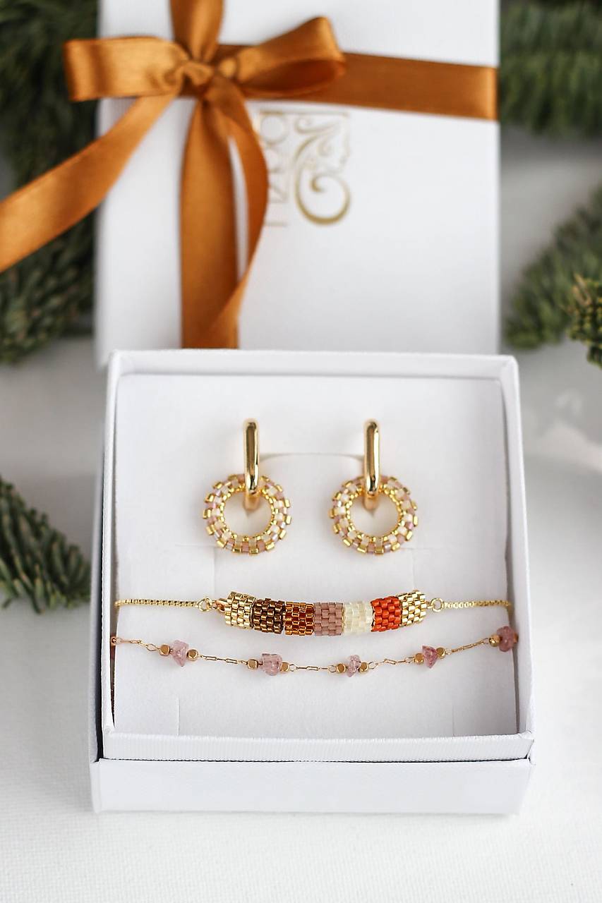 Sára (Darčeková sada náušníc a dvoch náramkov v zladených tónoch)