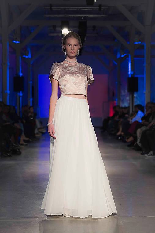 Luxusné krajkované náušnice s krištáľmi midi (Ag925)