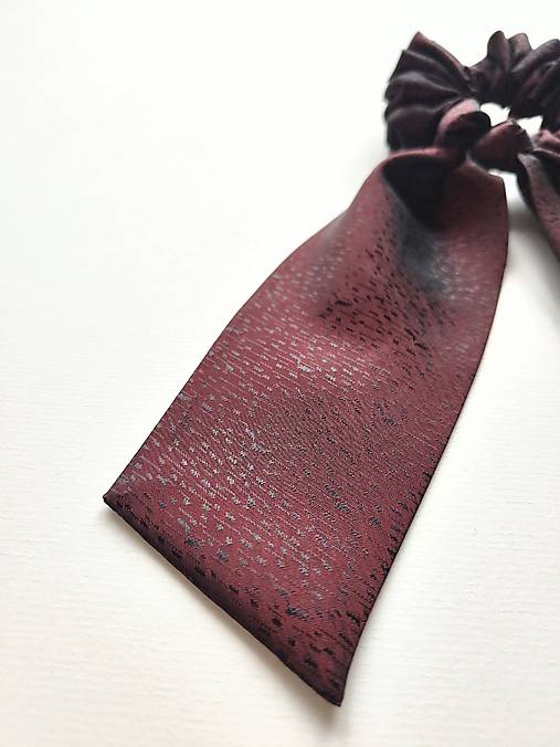 Maxi scrunchie asymetrická (Bordovo-čierna)