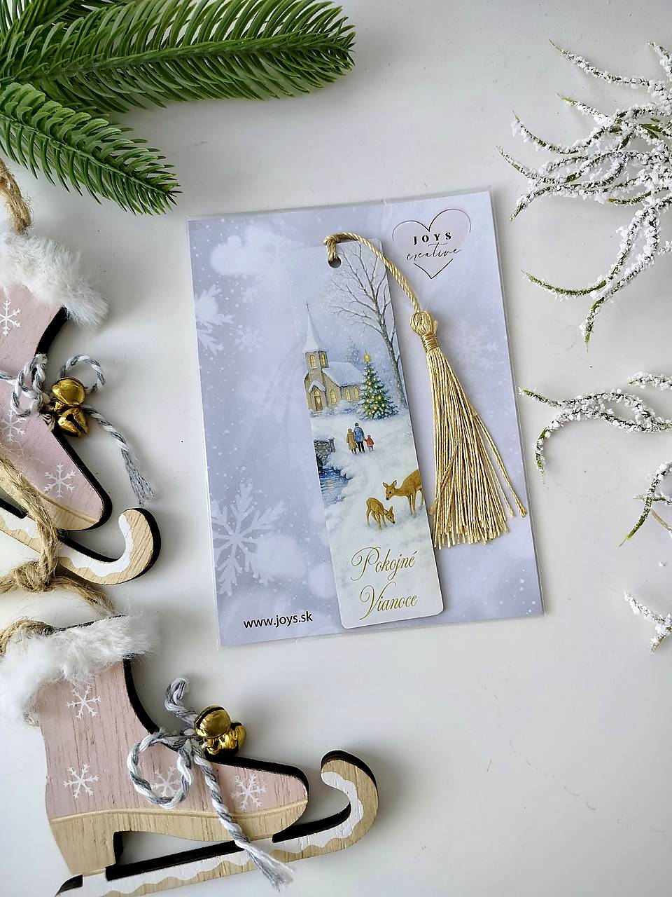 Drevená Vianočná záložka so strapcom, vianoce (Kostolík)