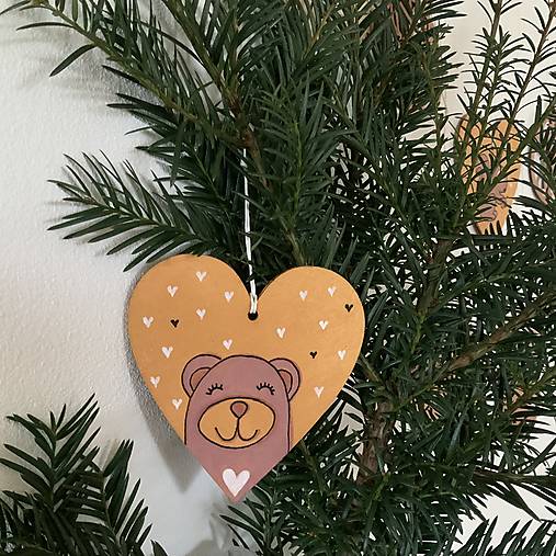 Maľované vianočné srdiečko (drevený výrez 10 cm) na špagáte (na zlatom podklade) s mackom