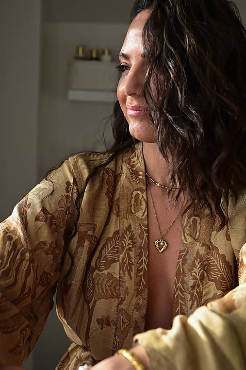 Náhrdelník z hematitu a  riečnych perál