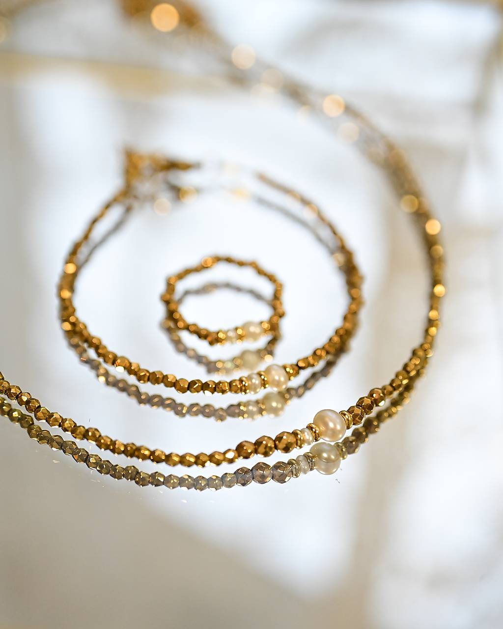 Náhrdelník z hematitu a  riečnych perál