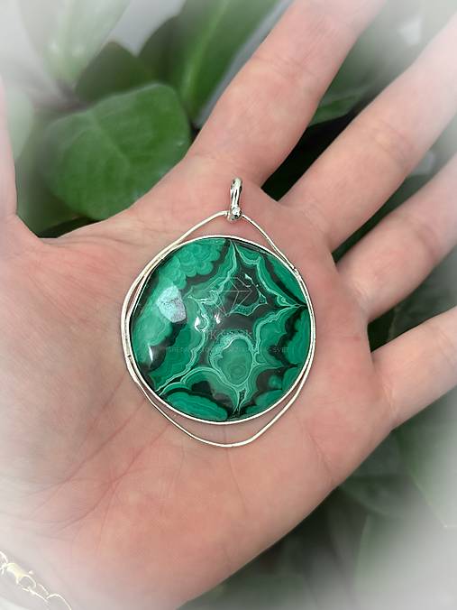 Strieborný 925/1000 prívesok s malachitom