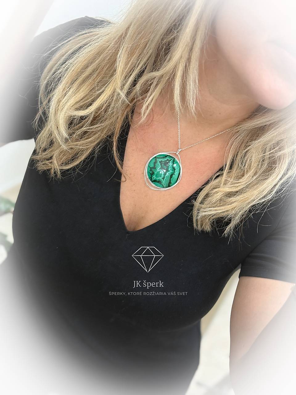 Strieborný 925/1000 prívesok s malachitom