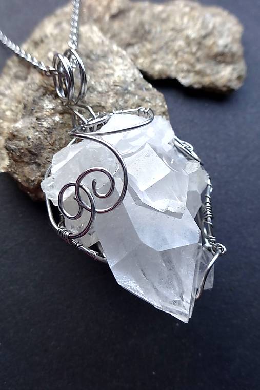 Náhrdelníky - Amulet svetla.../surový horský krištál/...antialergický - 18023657_