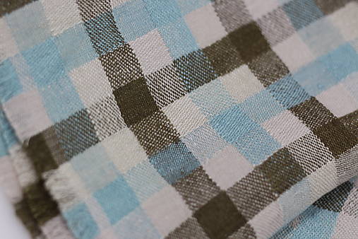 Hrejivý šál zo 100% ľanu s károvaným vzorom, elegantný darček