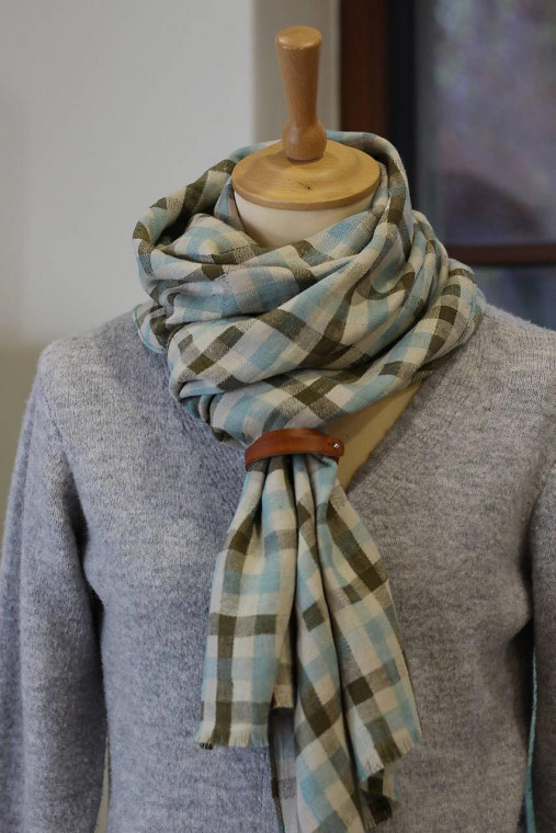 Hrejivý šál zo 100% ľanu s károvaným vzorom, elegantný darček